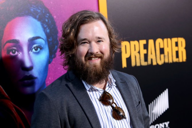Serie Tv, novità: X Files Haley Joel Osment guest star; Mireille Enos in Good Omens