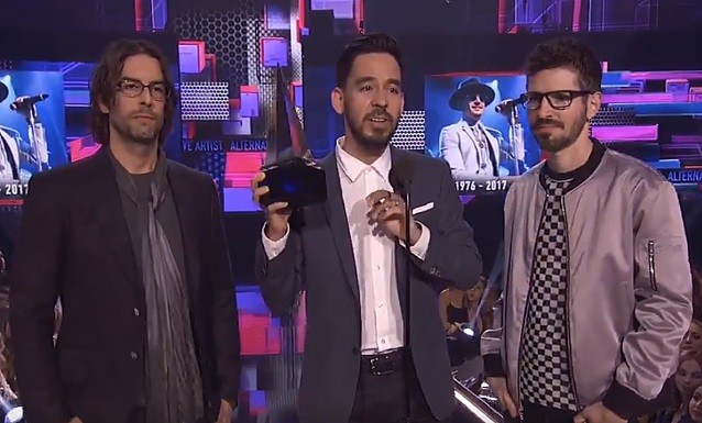 Linkin Park: vincono un premio, ma vengono cacciati dopo averlo ritirato