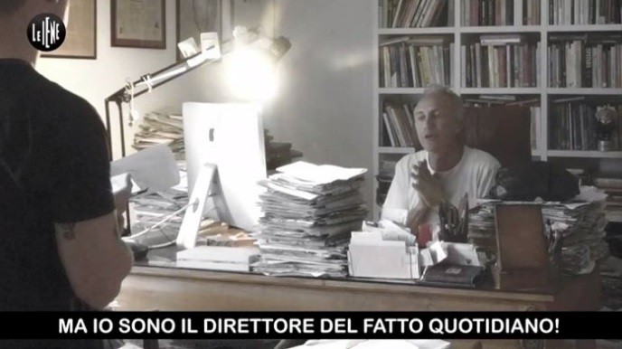 Le Iene, lo scherzo a Marco Travaglio del figlio Alessandro: “Ho firmato per il Grande Fratello Vip”