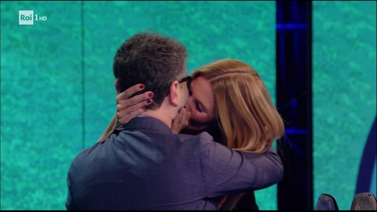 Che Tempo che Fa come GF Vip: Filippa bacia Fazio per ‘vendicarsi’ di Bossari e Ilary Blasi (Video)