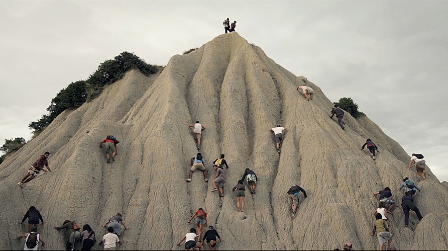 Cento Anni: trailer, foto e poster del documentario di Davide Ferrario