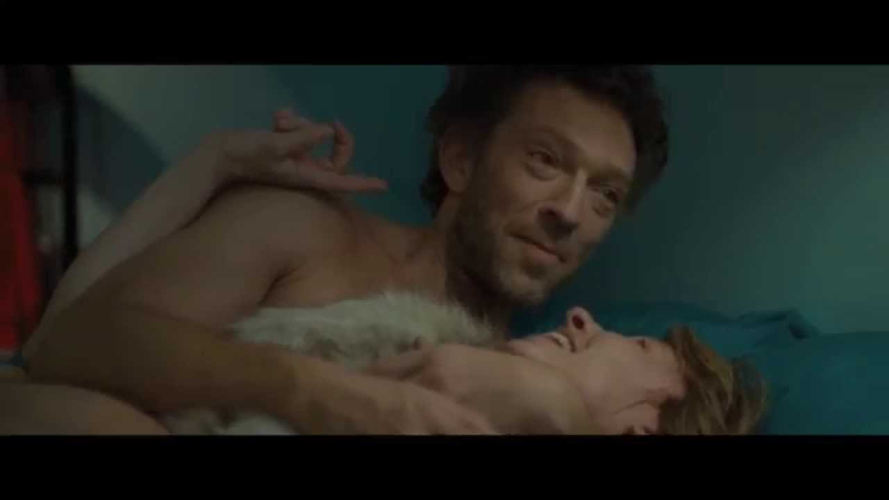 Alison Krauss & Robert Plant – “Light of Christmas Day” Music Video – Love the Coopers