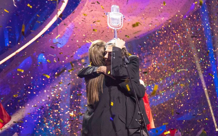Salvador Sobral sta meglio: trapianto di cuore riuscito per il vincitore dell’Eurovision 2017