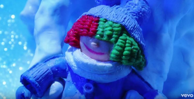 Sia – Underneath The Mistletoe: testo, traduzione e video ufficiale