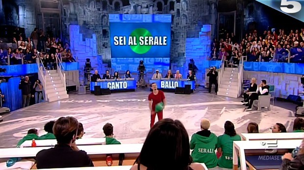 Amici, gli allievi al serale. L’inaspettata decisione di Maria De Filippi