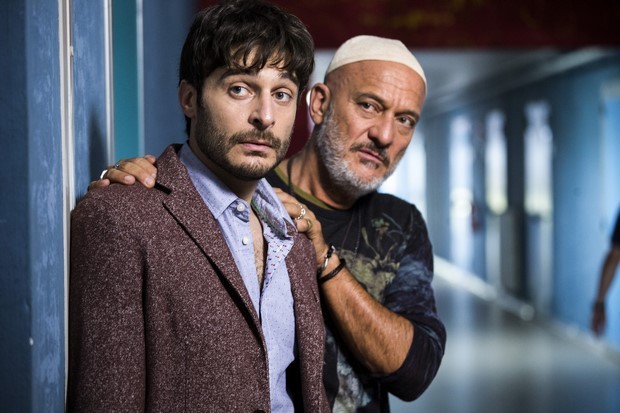 Arrivano i Prof: foto e poster del film con Claudio Bisio e Rocco Hunt