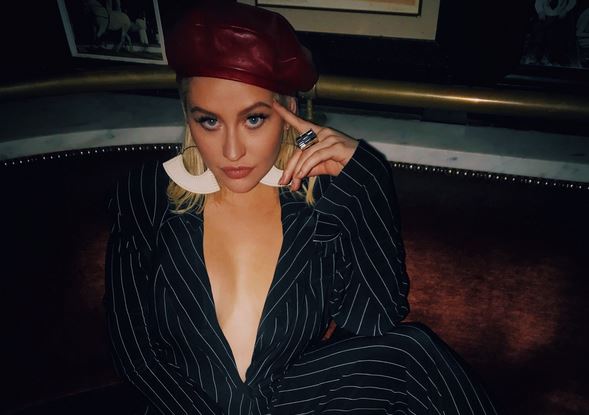 Christina Aguilera, duetto con Demi Lovato in arrivo? Leakkato il brano inedito “Fall in line”
