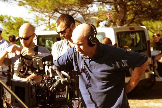 Contromano: foto e poster del film con Antonio Albanese