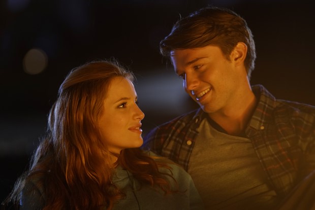Il sole a mezzanotte – Midnight Sun: trailer italiano, clip e poster del film con Bella Thorne