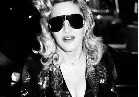 Madonna al lavoro sul nuovo album e regista per un film tratto dal libro “Taking Flight”/Ora so volare
