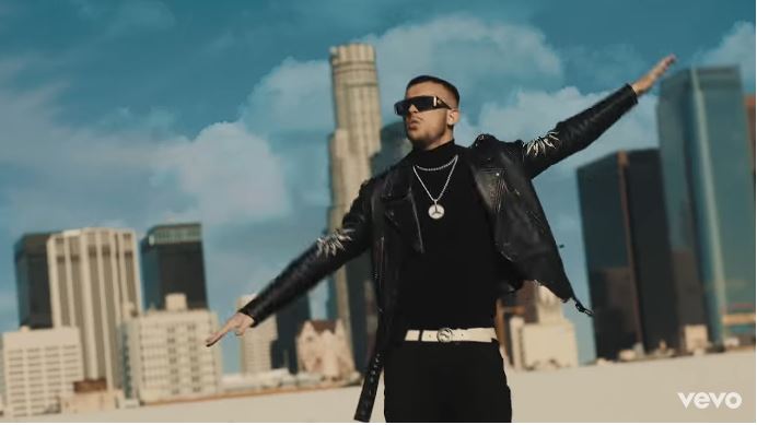 Vegas Jones – Malibu: testo e video ufficiale