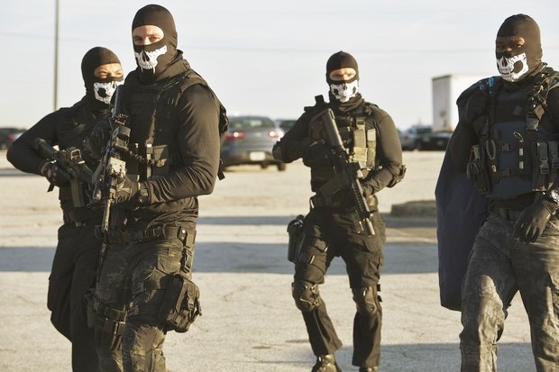 Nella Tana dei Lupi: trailer e clip in italiano del thriller d’azione con Gerard Butler e 50 Cent
