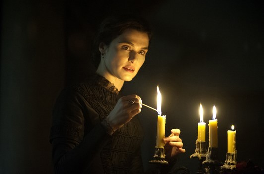 Rachel: trailer italiano, clip e  poster del film con Rachel Weisz e Sam Caflin