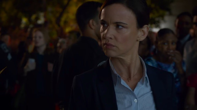 Juliette Lewis in Camping di HBO con Jennifer Garner e David Tennant creata da Lena Dunham