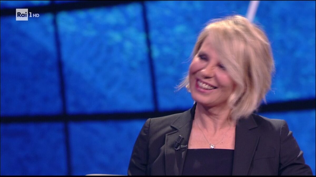 Maria De Filippi: “Basta Sanremo. C’è Posta è il mio cuore, Amici le mie gambe, ma i prof sono troppo severi”