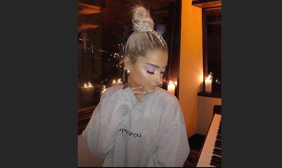 Ariana Grande “anticipa” R.E.M. come nuovo brano su Twitter?