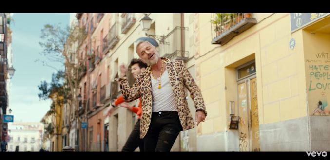 Gianluca Vacchi, Sebastián Yatra – LOVE: testo, traduzione e video ufficiale