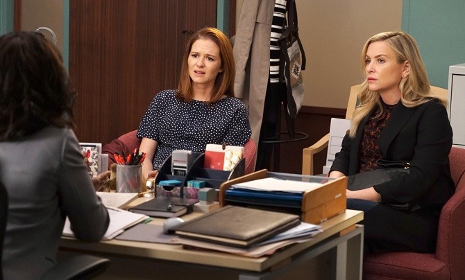 Grey’s Anatomy, Shonda Rhimes saluta Sarah Drew e Jessica Capshaw