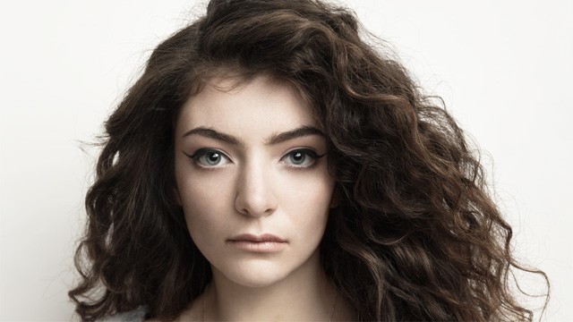 Lorde, la foto su Instagram con riferimento a Whitney Houston crea polemiche e la cantante si scusa