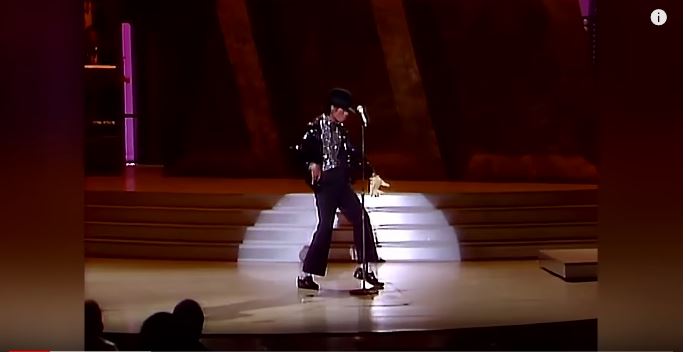 Michael Jackson, all’asta i mocassini usati per il celebre moonwalk
