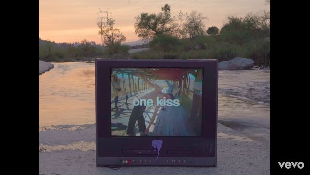 Calvin Harris, Dua Lipa – One Kiss: testo, traduzione e video ufficiale
