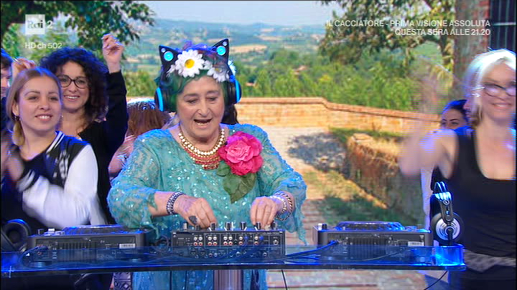 I Fatti Vostri: Rema Manzini, ‘la nonna di’ che diventa DJ e si esibisce alla consolle (video)
