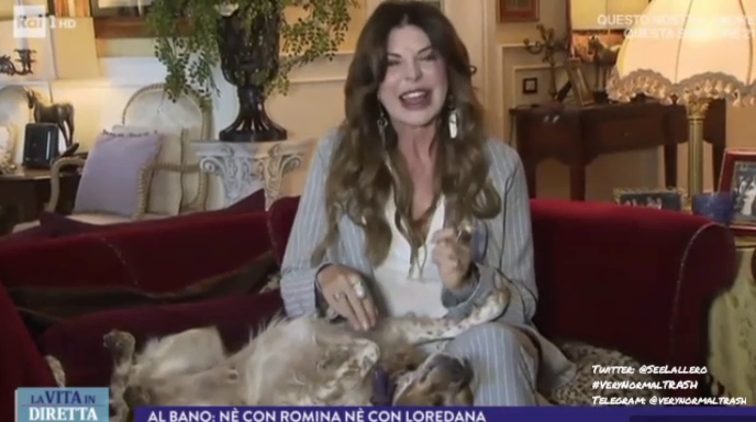 La vita in diretta: il cane di Alba Parietti protagonista di un fuori programma (video)