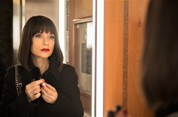 Eva: nuove clip in italiano del film con Isabelle Huppert