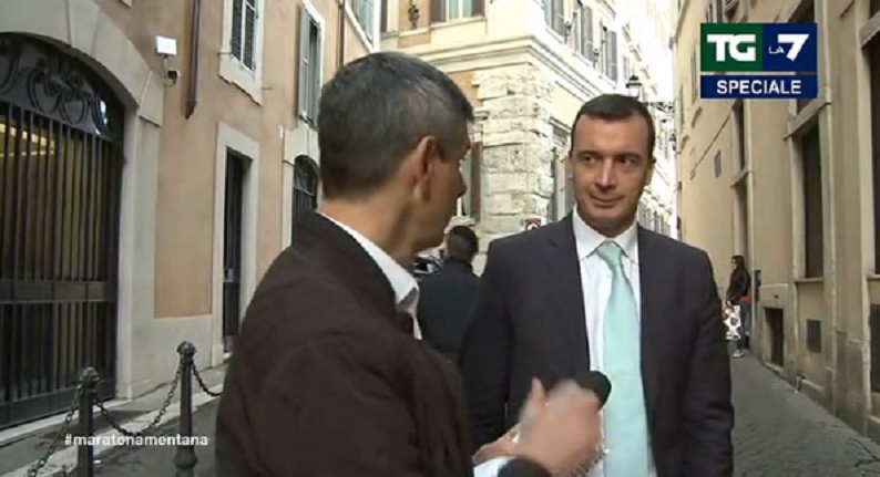 Tg La7, fuori onda di Rocco Casalino. Ma Mentana rientra in studio: “Non abbiamo bisogno di mezzucci”