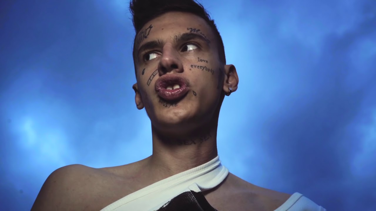 ‘Hotel Gagarin’ di Simone Spada – clip Una troupe eccezionale