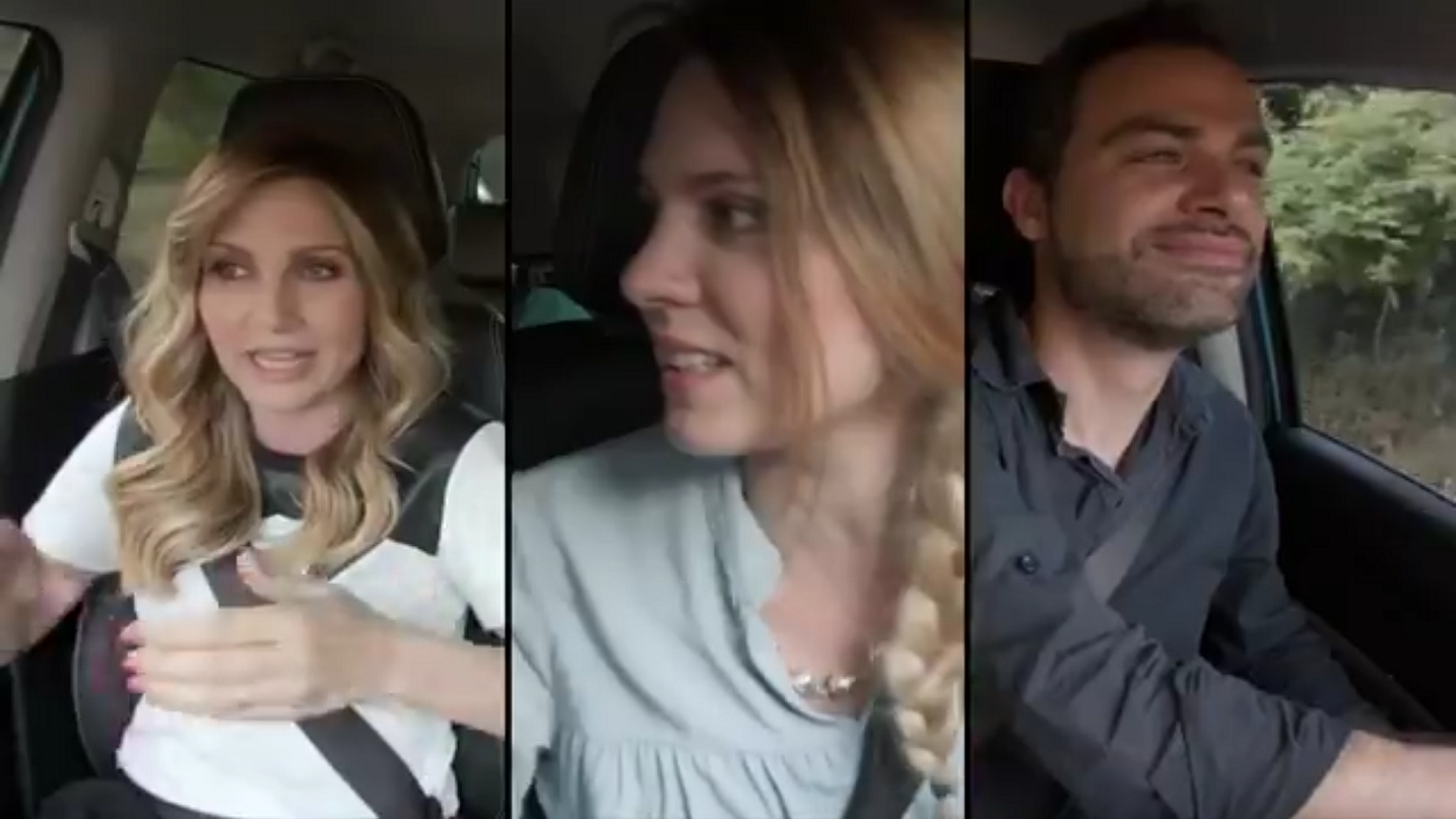 FanCaraoke tarda la messa in onda, Lorella Cuccarini polemizza: “Senza parole”