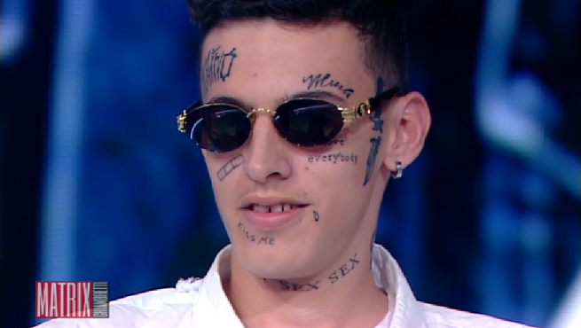 Young Signorino da Chiambretti: “Come scaldo la voce? Con l’accendino”