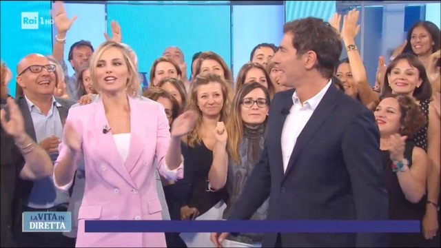 Marco Liorni saluta La Vita in Diretta