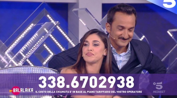 Balalaika, gaffe di Belen. “Dì qualcosa su Di Maria”. E lei pensa alla De Filippi