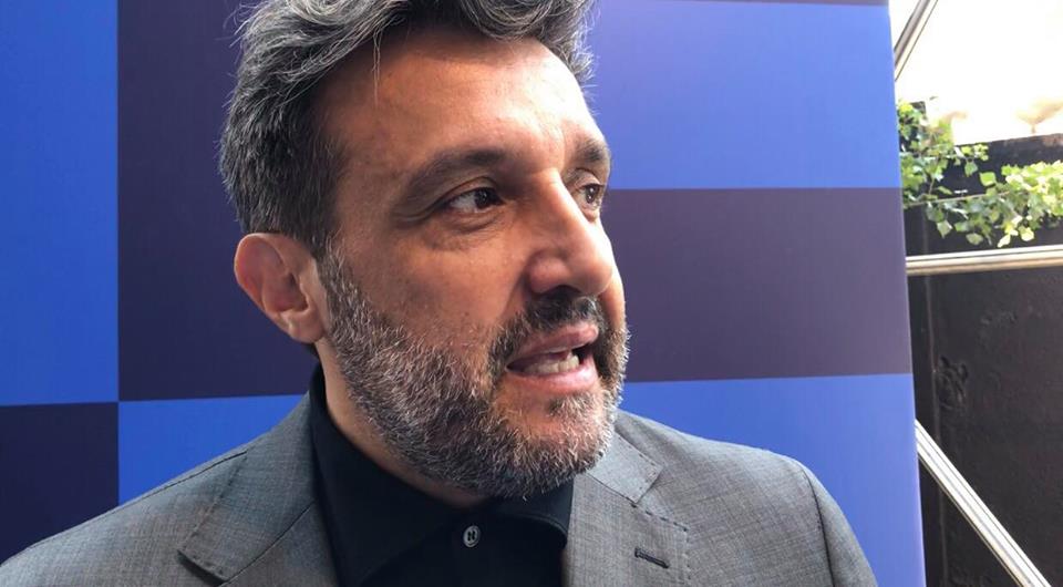 Flavio Insinna a Blogo: “L’Eredità? Spero di non deludere Fabrizio. Il fuorionda? Non mi sono ancora perdonato” (video)