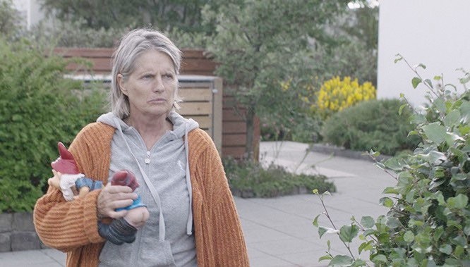 L’ albero del vicino: trailer italiano della dark-comedy islandese “Under the Tree”