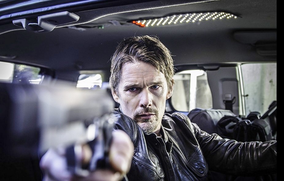 Le ultime 24 ore: foto e poster del thriller d’azione con Ethan Hawke