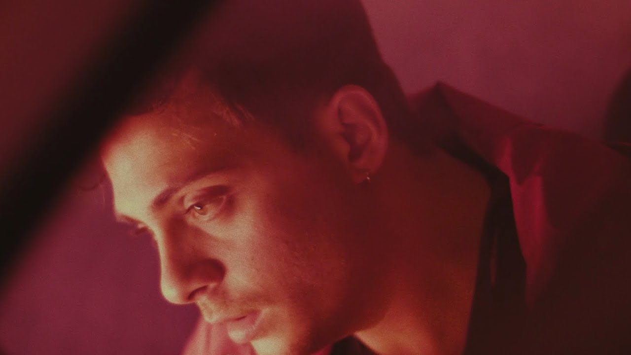 Alessandro Casillo – Ancora Qui (Official Video)
