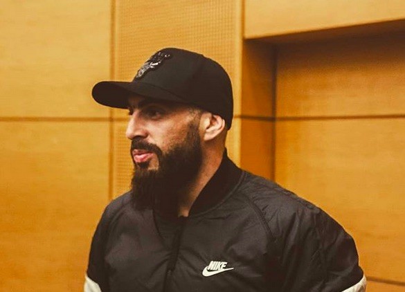 Il concerto del rapper musulmano Medine al Bataclan scatena aspre polemiche in Francia