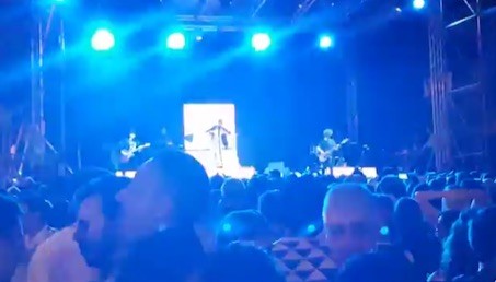 Nina Zilli: gaffe in concerto a Campobasso, l’artista saluta Catanzaro (VIDEO)