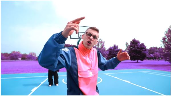 Tredici Pietro, Pizza e fichi: testo e video del debutto discografico del figlio di Gianni Morandi