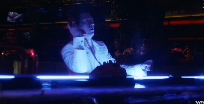 Arctic Monkeys, Tranquility Base Hotel & Casino: testo, traduzione e video ufficiale