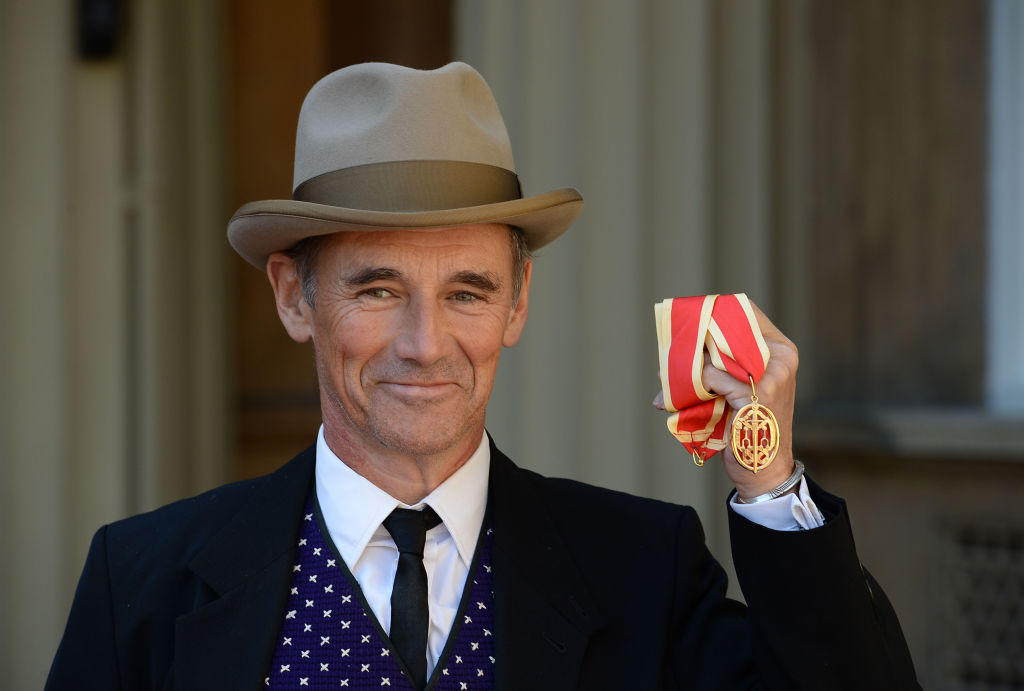 Aspettando i barbari, Mark Rylance protagonista dell’adattamento cinematografico