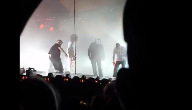 Gorillaz: il rapper Del the Funky Homosapien cade dal palco, concerto sospeso (VIDEO)
