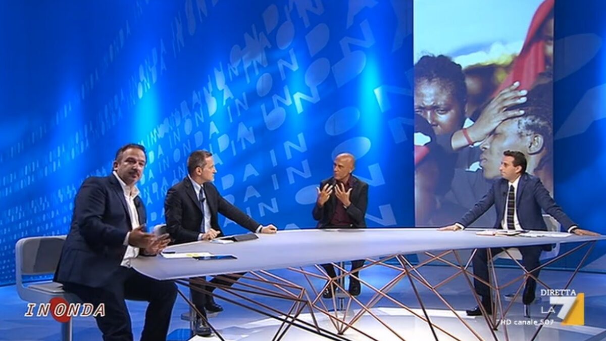 Fuori programma a In Onda. Telese manda la pubblicità, Minniti si ‘ribella’ e continua a parlare (Video)