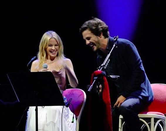 Kylie Minogue e Jack Savoretti duettano al Teatro la Fenice di Venezia (VIDEO)