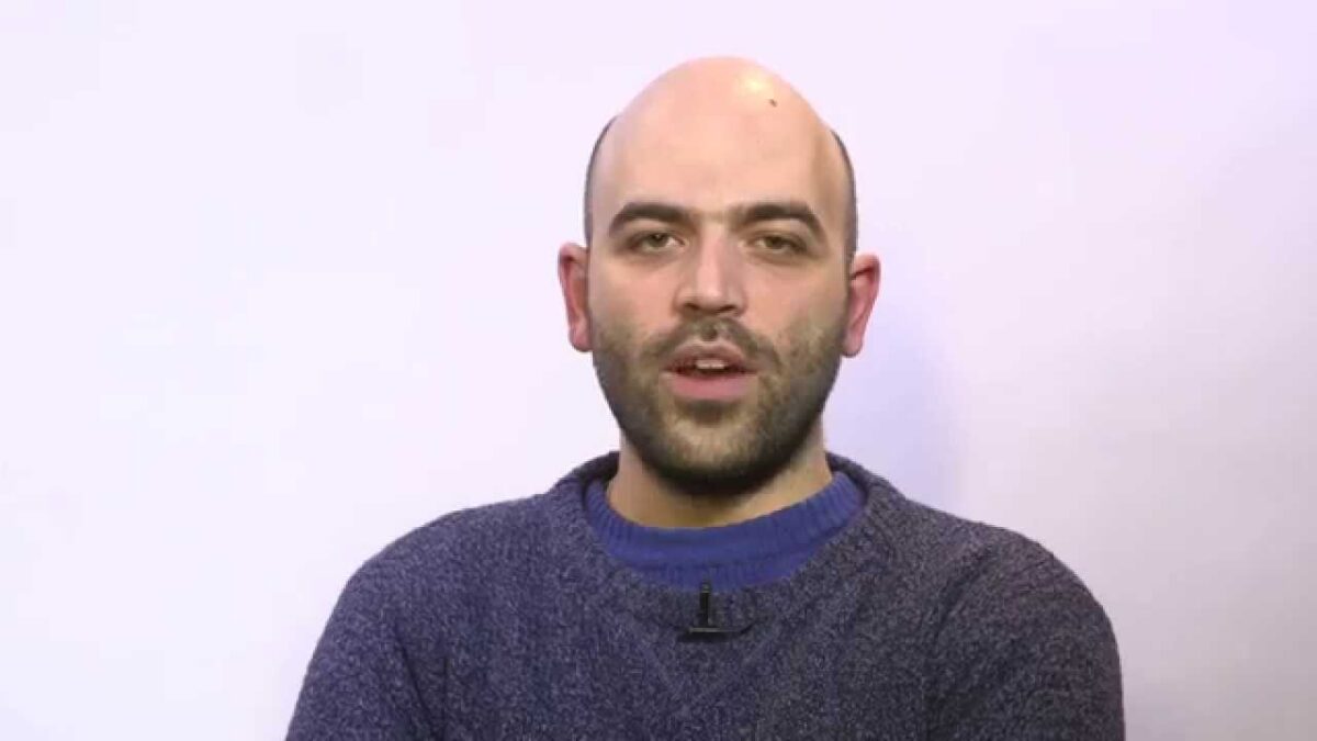 Il consiglio comunale di Verona revoca la cittadinanza a Roberto Saviano