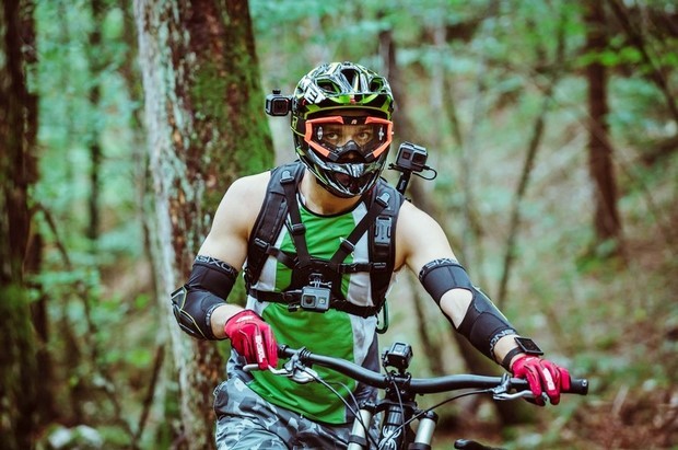 Ride – terzo trailer italiano, backstage e locandina del thriller d’azione di Jacopo Rondinelli