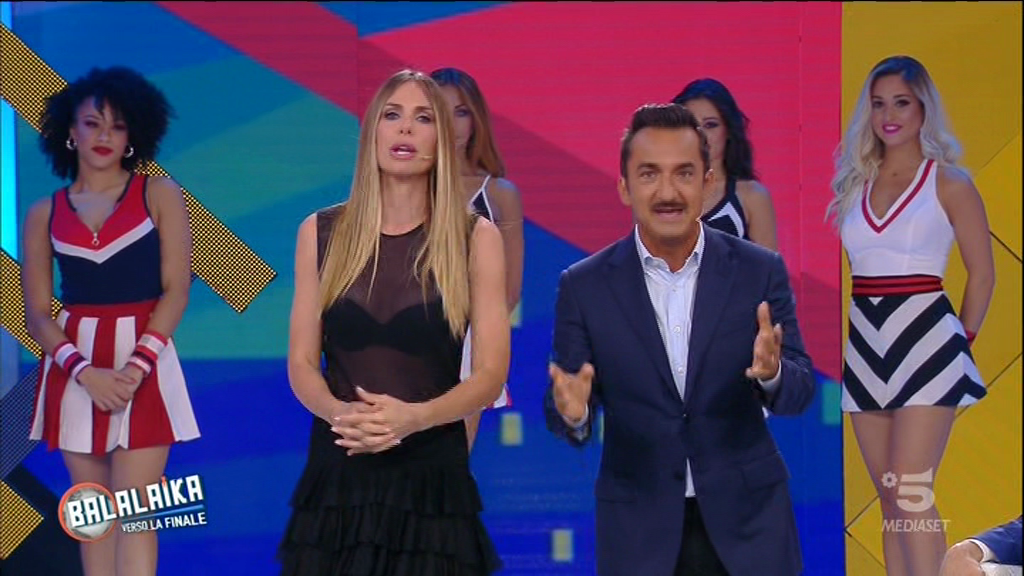 La Balalaika di Canale 5 si trasforma in una chitarra scordata