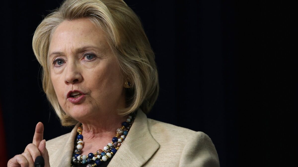 Hillary Clinton lavora a un progetto sul voto alle donne con Steven Spielberg